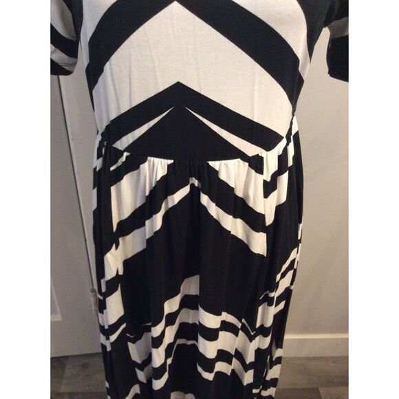 Asos Black and White Size 8 Dress Short Sleeve Midi Chevron Stripes - Picture 4 of 5